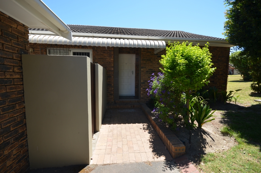 2 Bedroom Property for Sale in Kenridge Western Cape